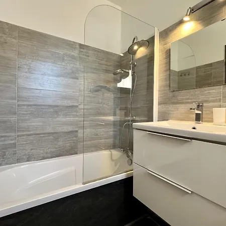 Apartment Bright 26 M With Pool In